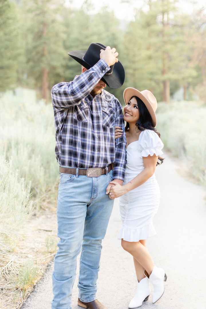 What to wear for engagement photos? Help - 2