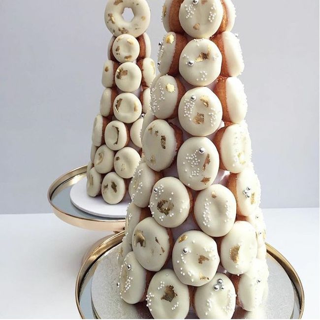 What are your views on having a wedding cake vs. Cupcakes?