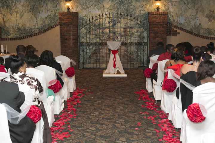 Lets see some ceremony decor!