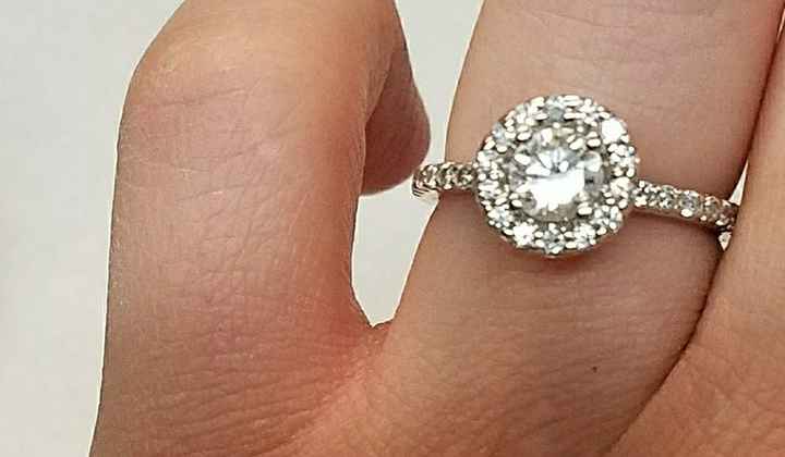 E-rings w/ small center stones