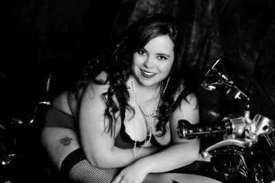 POST pics of your dress, your flowers, your man,  friend lighting cig of a tiki torch & your boobs!