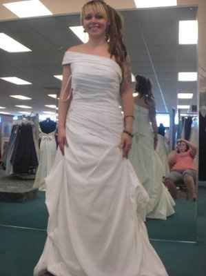 Got my dress yesterday!...but did i pick the right one??!!PICS!