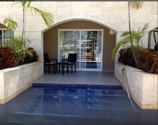 First anniversary swim up room???