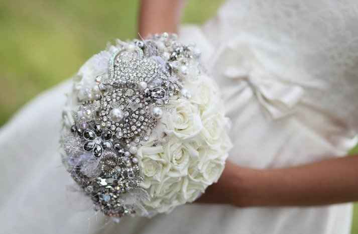 Flowers to go with my dress style?