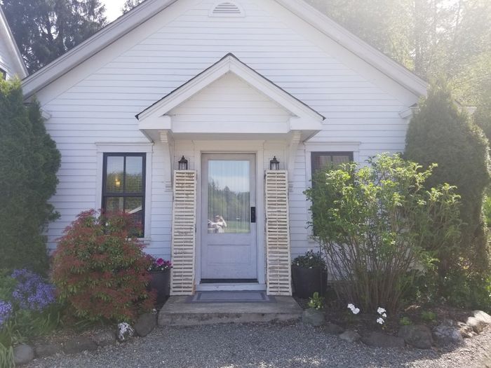 Where are you getting ready for the big day? - 1