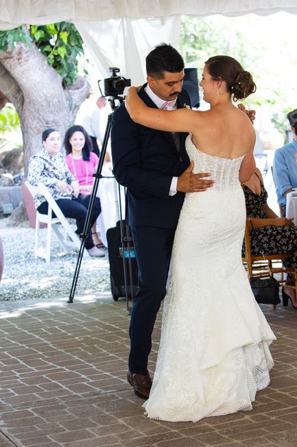 Can i see a picture of your dress bustled? 2