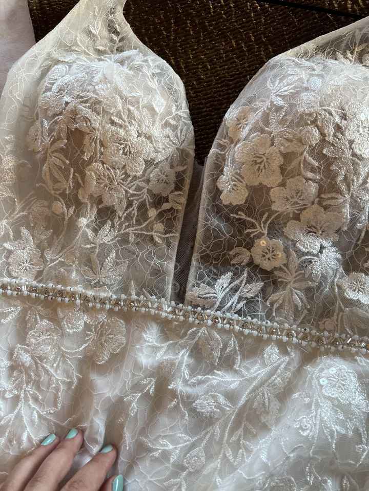 My wedding dress lost a few zirconia - 1