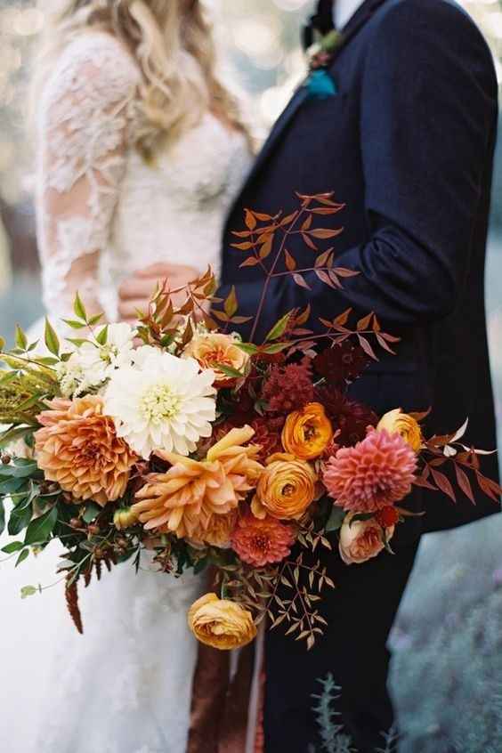 Mixing dried flowers and fresh flowers?