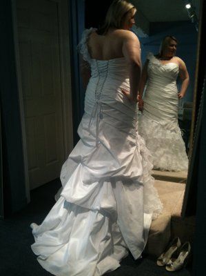 My Dress came in today!!! PICS