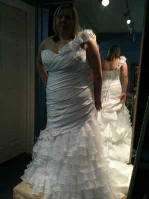 My Dress came in today!!! PICS