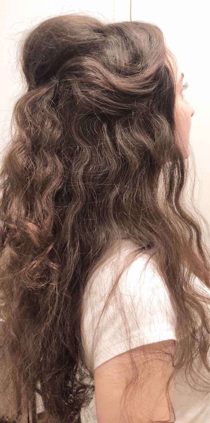 Hairstyle for Small Round Face - 1