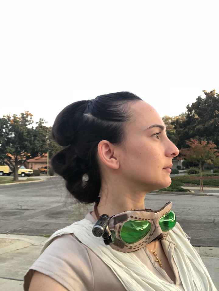 Hairstyle for Small Round Face - 2