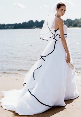 post your wedding  dress pic thanks.