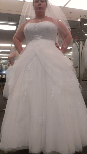 Plus size or full figured brides, let's see those gowns!