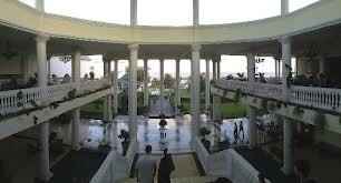 Where are you get married?  Show us a pic