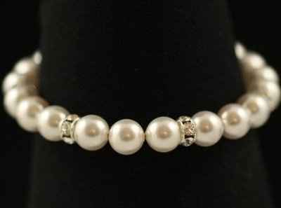 Argh!!! Can't seem to find jewelry for my dress! Please post yours...