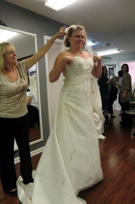 Show us your wedding dress!!!!!!