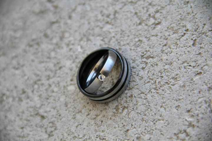 I'd love to see everyone's engagment rings.