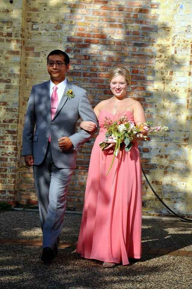 Still Torn: Arm Bouquets vs. Round Bouquets