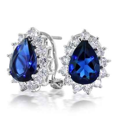 This is my necklace... but I'm stumped on earrings.