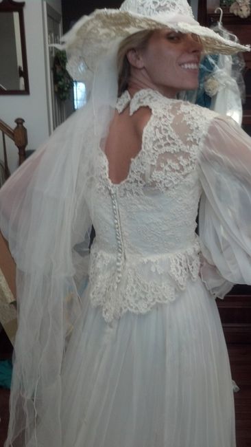 *PICS* Trying on MOM & GRAMS wedding gowns!! -Had A Blast w/ Mom Last Night