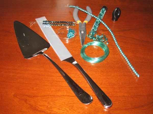 I'm new to the forum...just wanted to share :) Here's our cake serving set.