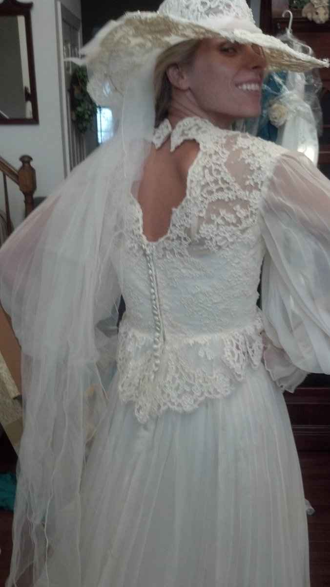 *PICS* Trying on MOM & GRAMS wedding gowns!! -Had A Blast w/ Mom Last Night
