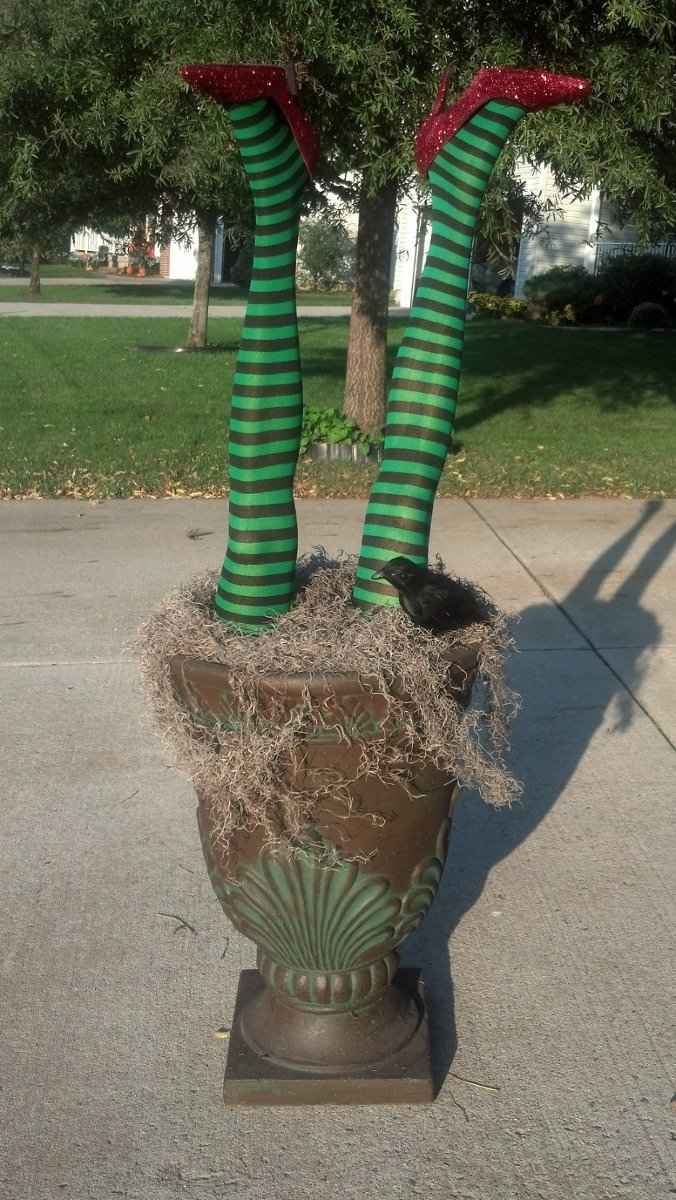 She's DONE *PICS* - Halloween related - my mannequin legs