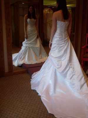 post your wedding  dress pic thanks.
