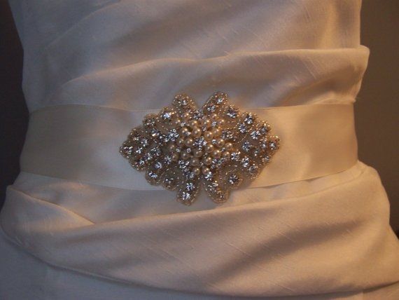 Wedding dress - add belt or no?