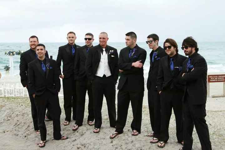 Beach wedding...groomsmen...help!