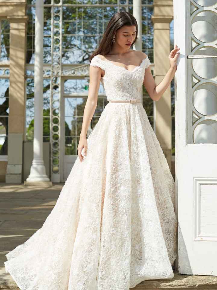 I finally bought my wedding dress!! :D