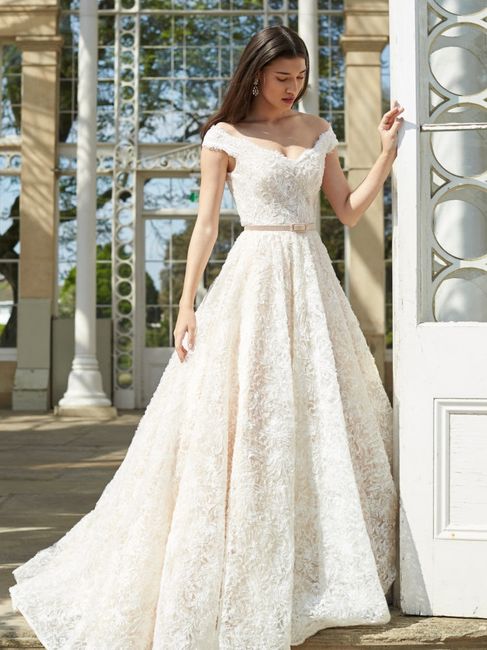 I finally bought my wedding dress!! :D