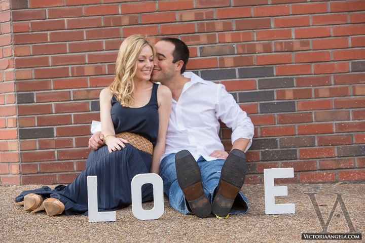 E-pics this Thursday!!!!! Engagement photo props! Help me out sisters!