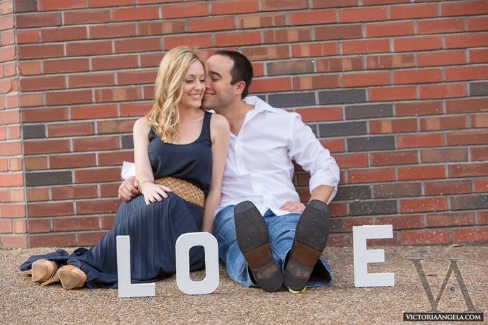 E-pics this Thursday!!!!! Engagement photo props! Help me out sisters!