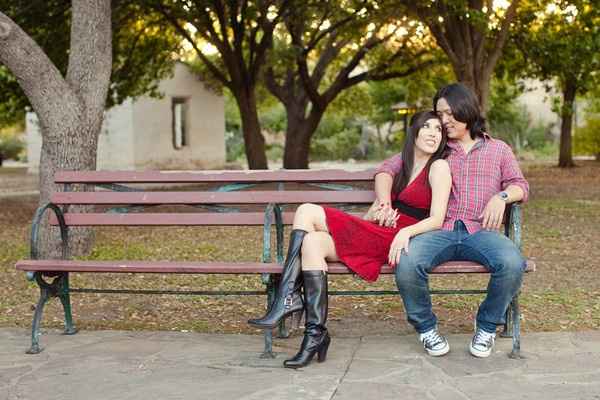 Show Me Your Engagement Picture Outfits!!