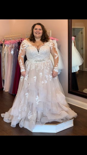 Would love to see your dresses!! 11