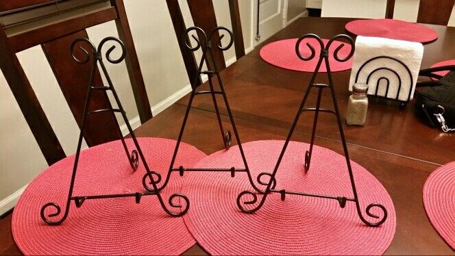 Metal easel for pictures
