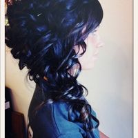 Show me your wedding hair inspiration.