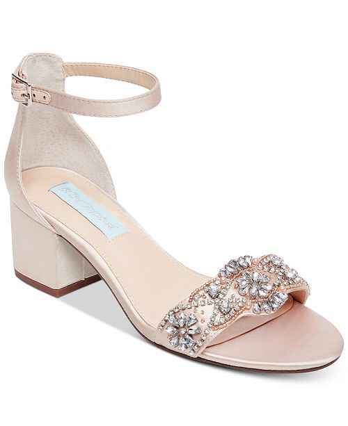 Curious what everyone's wedding shoes look like? - 1