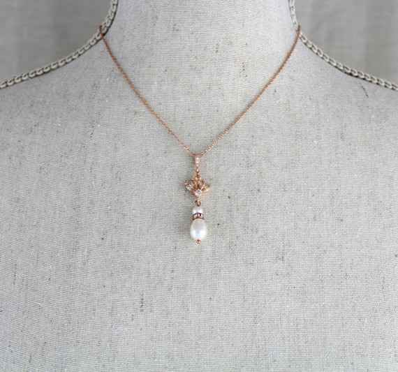 Jewelry color for gold dress