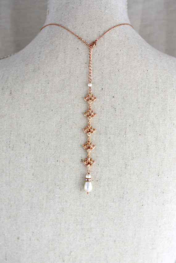 Jewelry color for gold dress