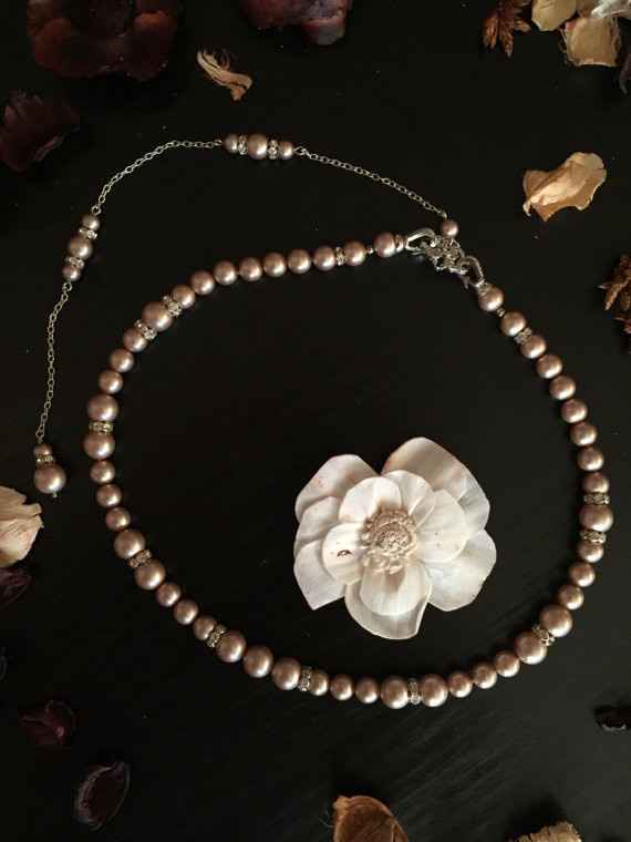 Jewelry color for gold dress