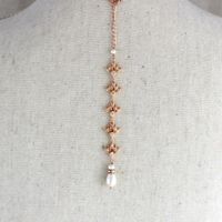 Jewelry color for gold dress