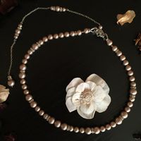 Jewelry color for gold dress