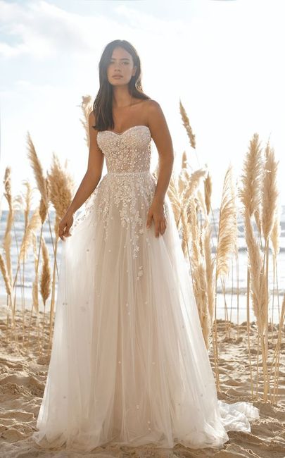 Stuck between 6 wedding dress styles for the beach. Which is your favorite? 2