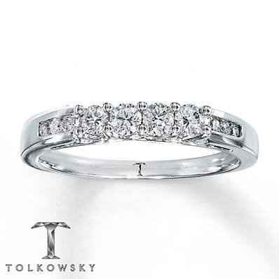 I finally found my wedding band..pics =)