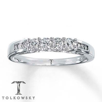 I finally found my wedding band..pics =)