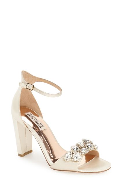 High heels and outdoor (on the grass) ceremony!?