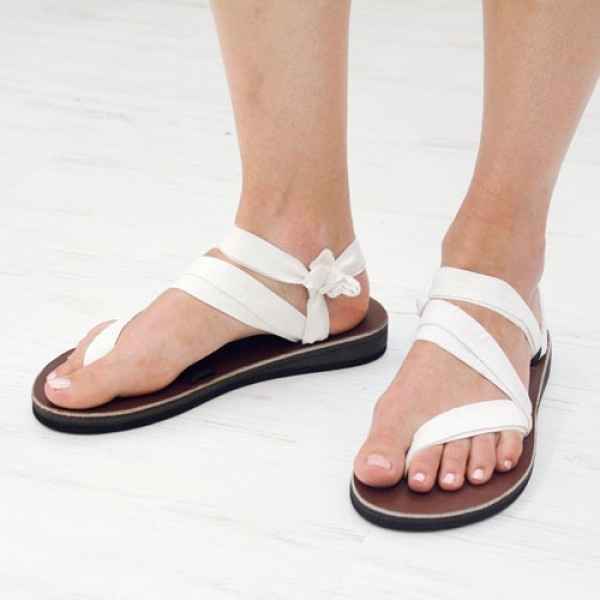 I wanna see your FLAT wedding shoes!